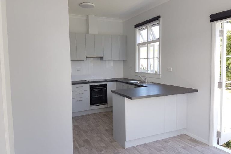 Photo of property in 24 Rewa Street, Takaro, Palmerston North, 4412