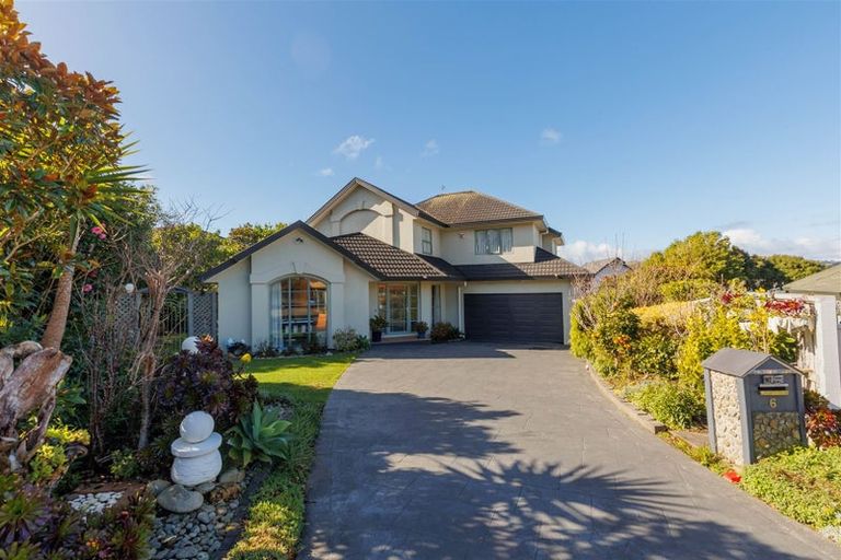Photo of property in 6 Gresford Place, Churton Park, Wellington, 6037