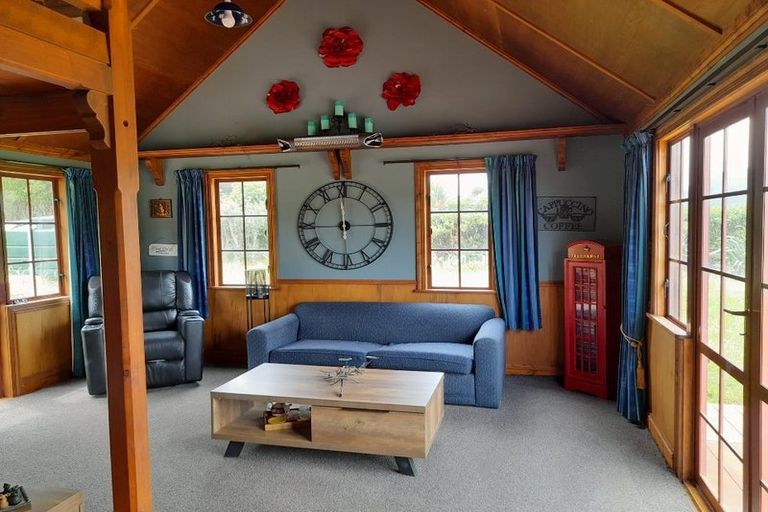 Photo of property in 145 Te Mahoe Road, Mokau, 4376