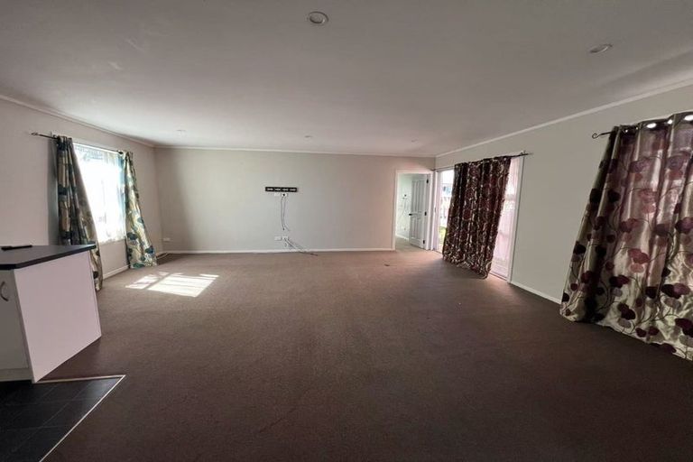 Photo of property in 11 Vimy Place, Mangere, Auckland, 2022