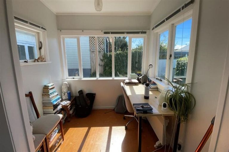 Photo of property in 20 Ngataringa Road, Devonport, Auckland, 0624