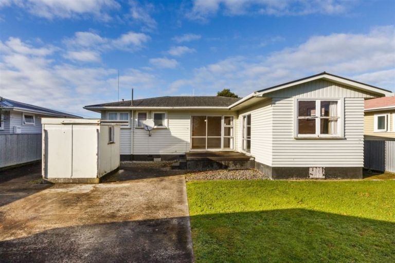 Photo of property in 11 Somerset Crescent, Highbury, Palmerston North, 4412