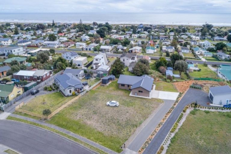 Photo of property in 14 Taonui Street, Waitarere Beach, Levin, 5510
