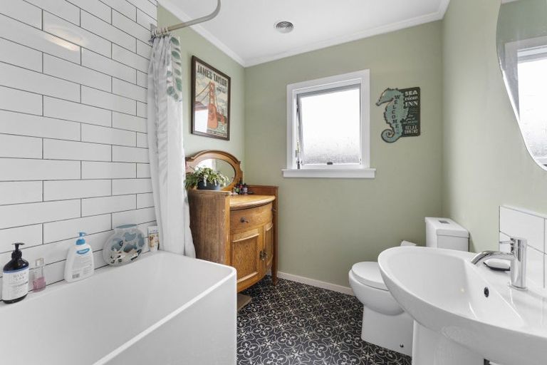 Photo of property in 9 Gavin Road, Raumati Beach, Paraparaumu, 5032