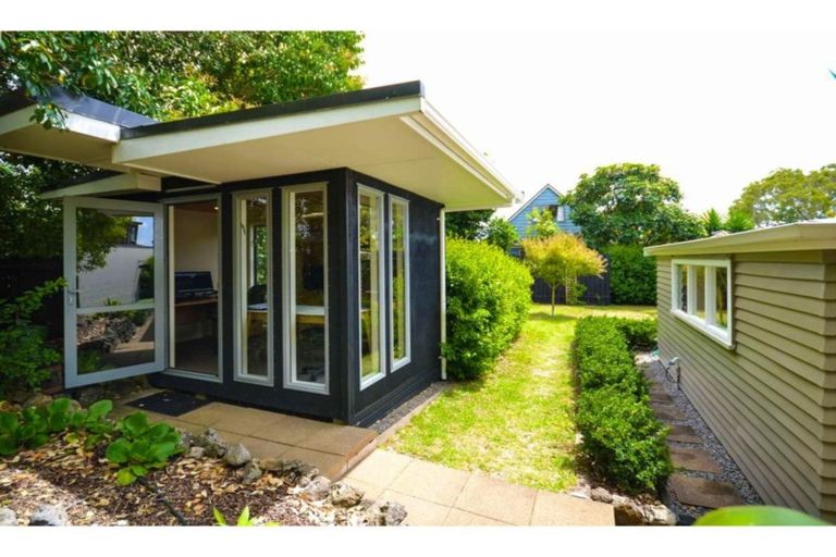 Photo of property in 11 Fairway Drive, Kerikeri, 0230