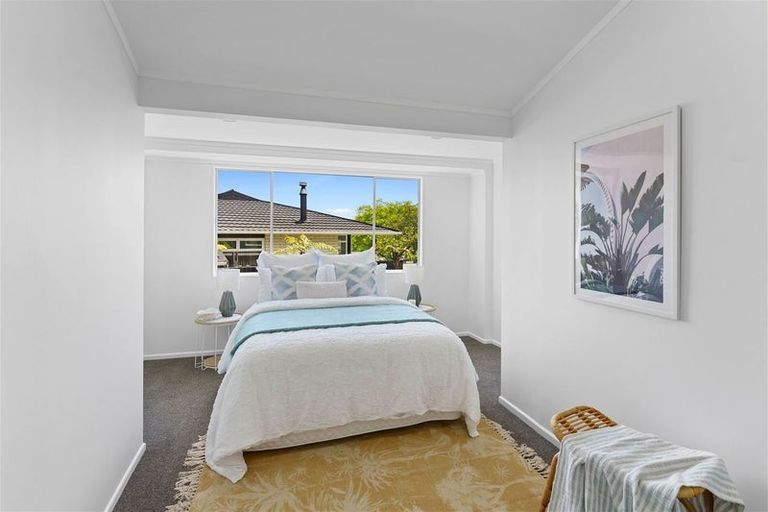 Photo of property in 15 Ruru Street, Waikanae, 5036