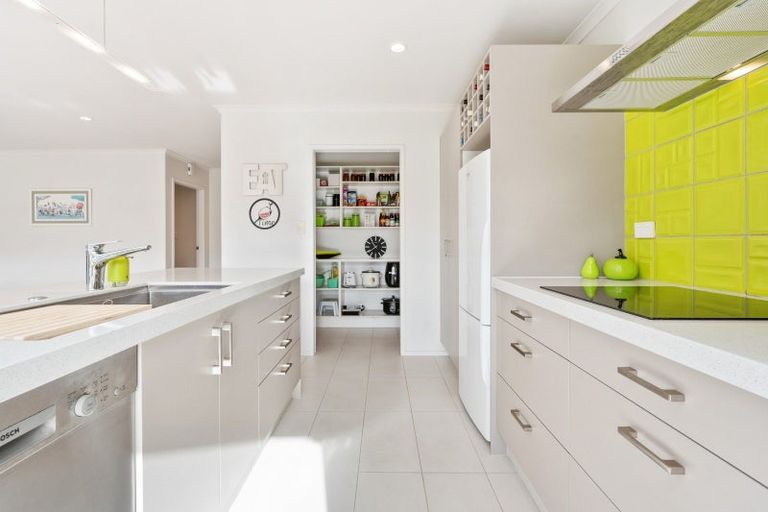 Photo of property in 20 Stace Hopper Drive, One Tree Point, 0118