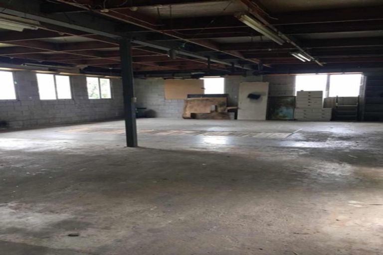 Photo of property in 39 Raleigh Road, Northcote, Auckland, 0627