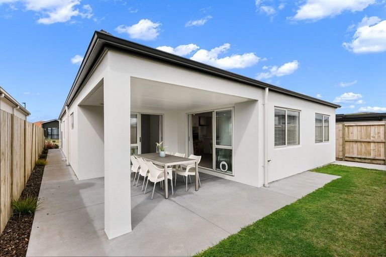 Photo of property in 10 Awatira Drive, Papamoa Beach, Papamoa, 3118