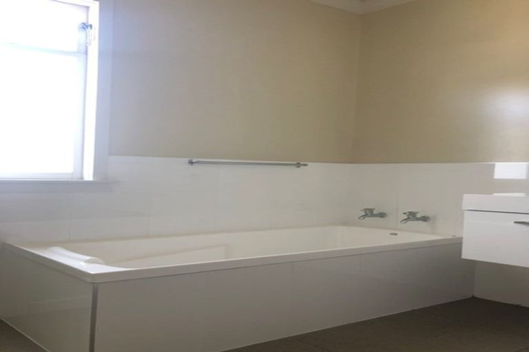 Photo of property in 1/191 Kennedy Road, Marewa, Napier, 4110