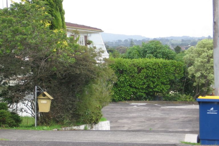 Photo of property in 1/90 Te Atatu Road, Te Atatu South, Auckland, 0610