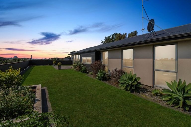 Photo of property in 42 Davies Road, Hurdon, New Plymouth, 4310