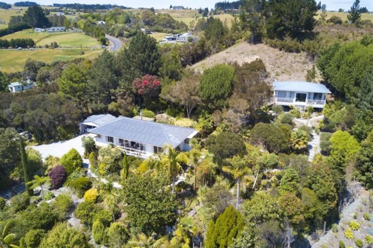 Photo of property in 105 Cable Bay Block Road, Cable Bay, 0420