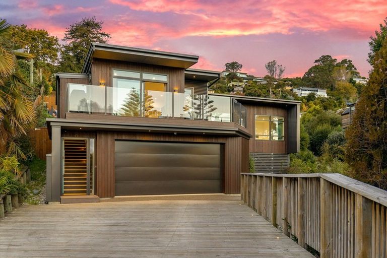 Photo of property in 24 Whitby Road, Britannia Heights, Nelson, 7010