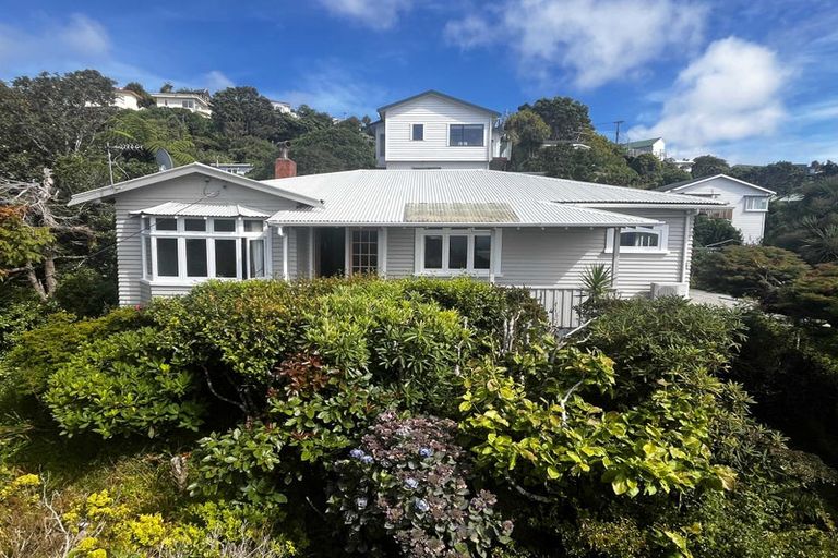 Photo of property in 19 Highbury Crescent, Aro Valley, Wellington, 6012