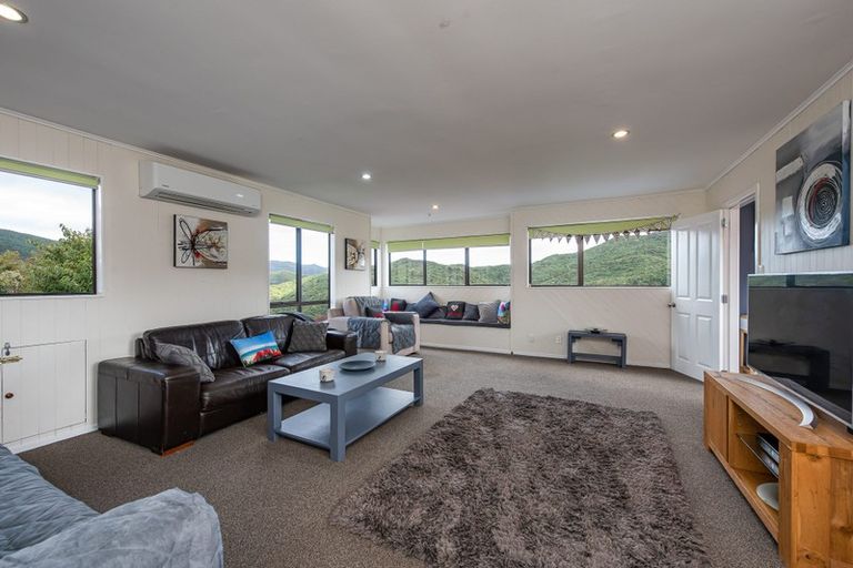 Photo of property in 54 Woodhouse Avenue, Karori, Wellington, 6012