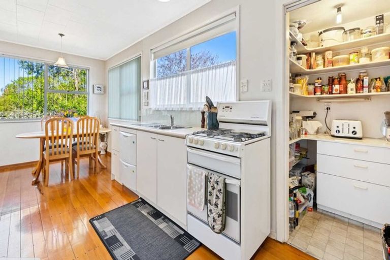 Photo of property in 23 Finlow Drive, Te Atatu South, Auckland, 0610