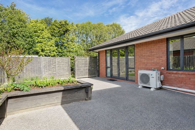 Photo of property in 16 Ruahine Place, Parklands, Christchurch, 8083