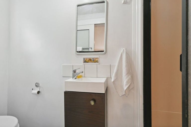 Photo of property in 140 Akaroa Drive, Maupuia, Wellington, 6022