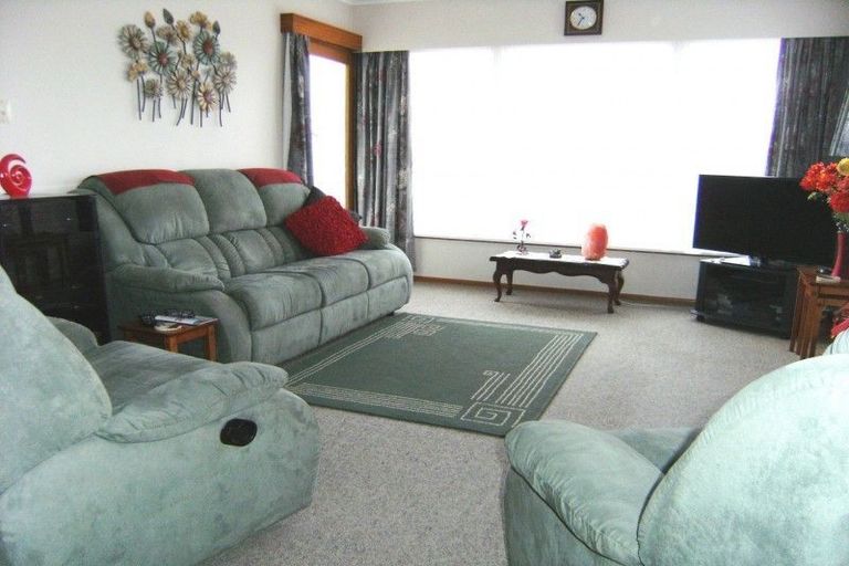 Photo of property in 55 Queenwood Road, Levin, 5510