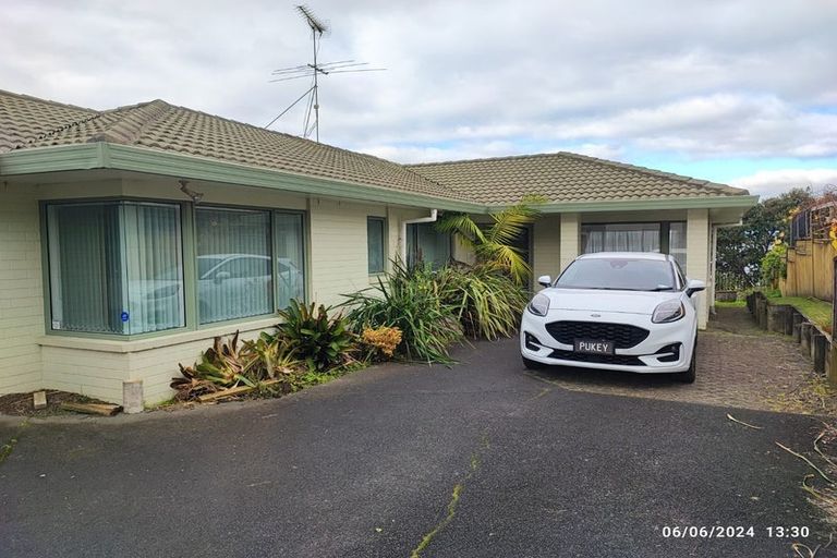 Photo of property in 2/28 Carnoustie Drive, Wattle Downs, Auckland, 2103