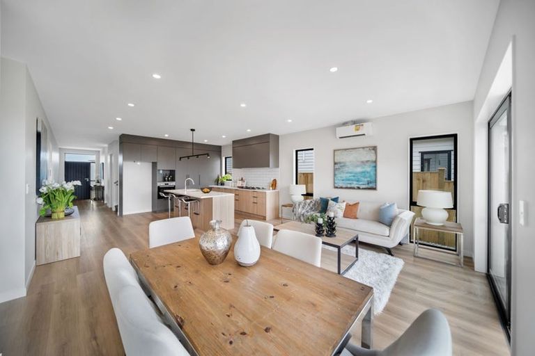 Photo of property in 12 Korowhiti Road, Clarks Beach, 2122