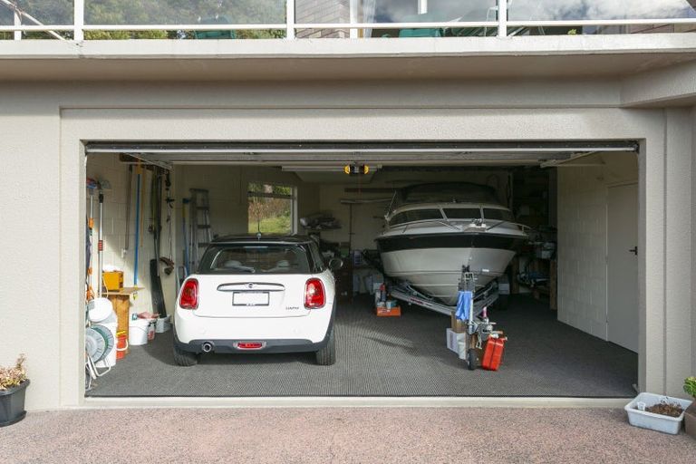 Photo of property in 15 Cherry Lane, Acacia Bay, Taupo, 3330