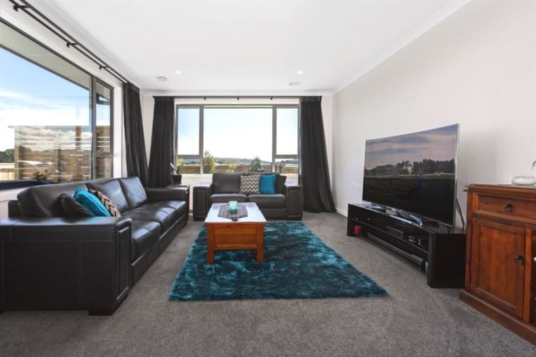 Photo of property in 12 Frances Brown Avenue, Aotea, Porirua, 5024