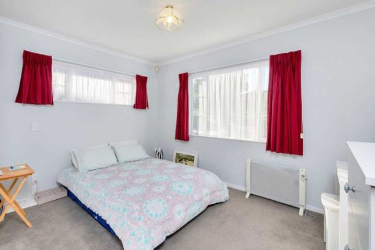 Photo of property in 11 Fulmar Way, Unsworth Heights, Auckland, 0632