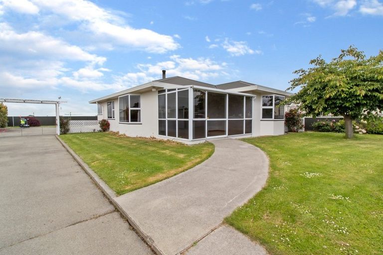 Photo of property in 19 Timaru Road, Waimate, 7924