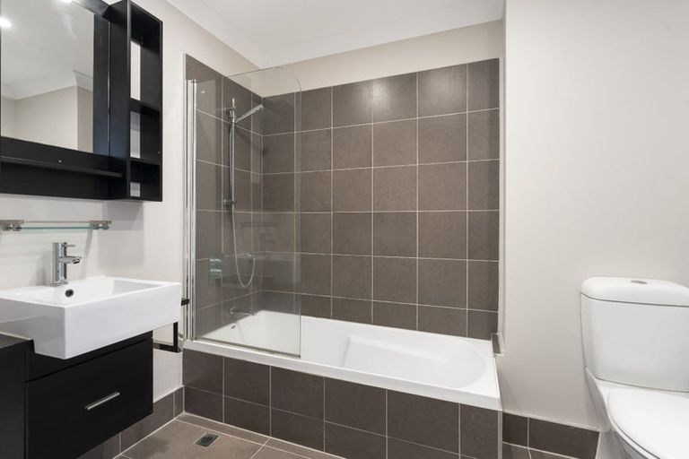 Photo of property in 2/132 Stancombe Road, Flat Bush, Auckland, 2016