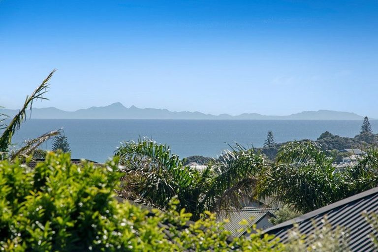 Photo of property in 6 Coral Court, Gulf Harbour, Whangaparaoa, 0930