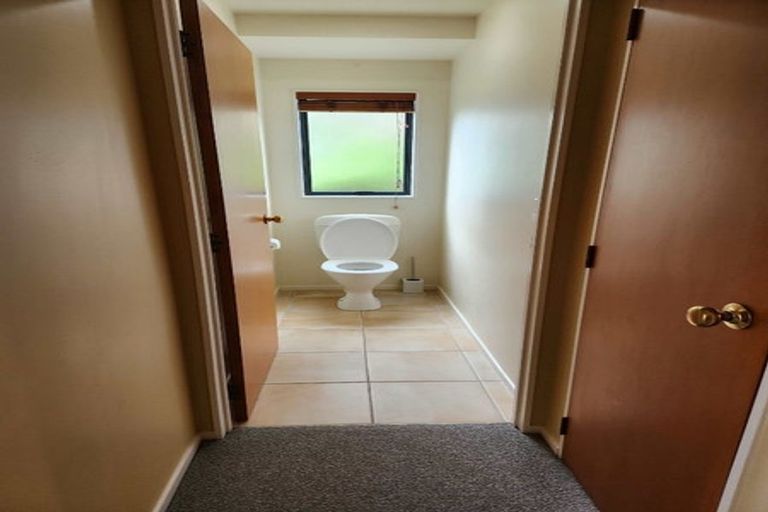 Photo of property in 11/76 Target Road, Totara Vale, Auckland, 0629