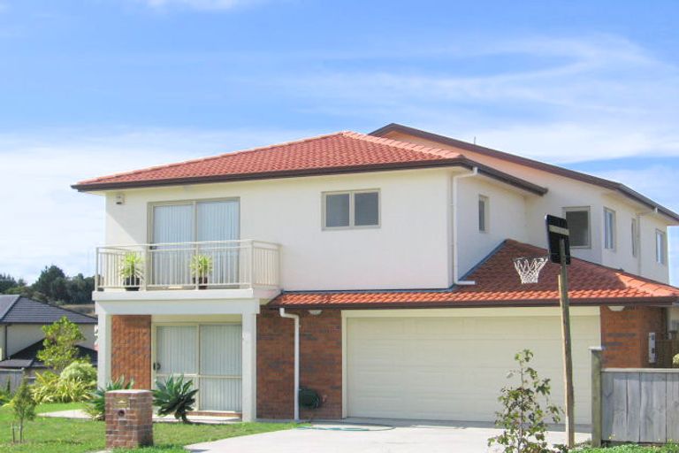 Photo of property in 17 Mackwell Road, Fairview Heights, Auckland, 0632