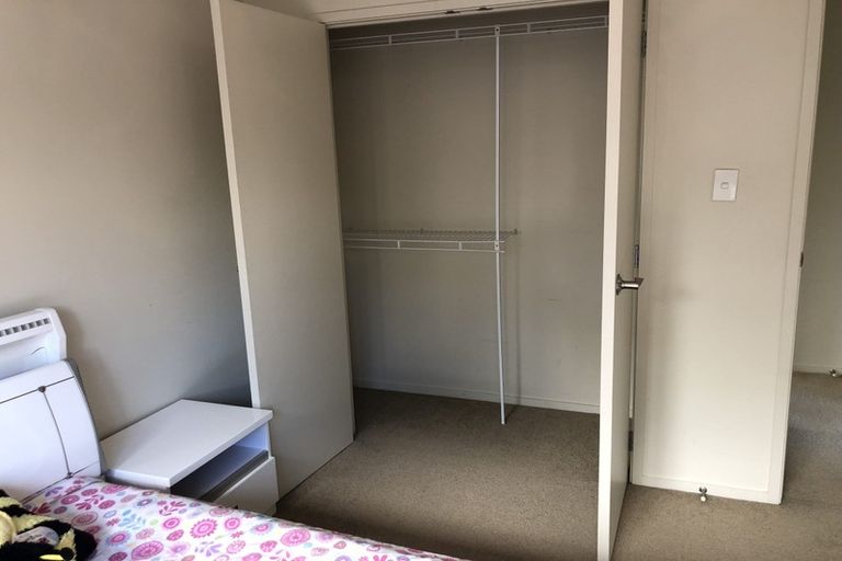 Photo of property in 11 Siena Place, Te Atatu Peninsula, Auckland, 0610