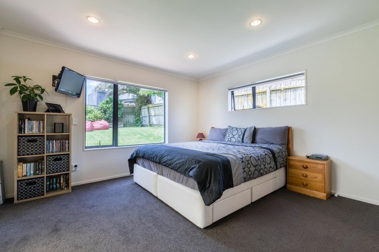 Photo of property in 22 Pyrite Street, Westgate, Auckland, 0614