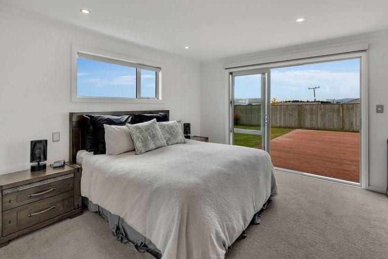 Photo of property in 27 Silicon Way, Fitzherbert, Palmerston North, 4410