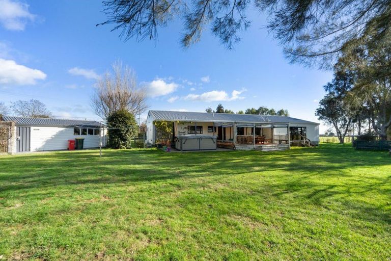 Photo of property in 249 Tararua Road, Levin, 5571