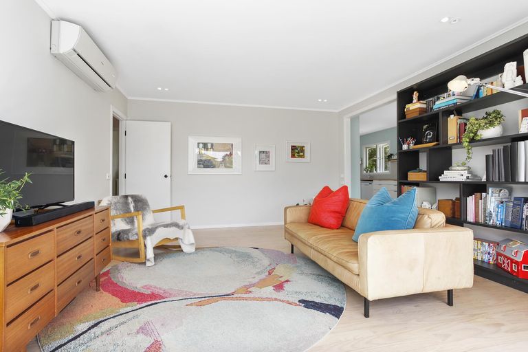 Photo of property in 5 Roby Street, Te Atatu Peninsula, Auckland, 0610