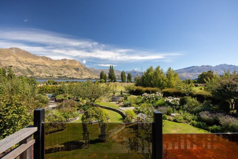 Photo of property in 270 Beacon Point Road, Wanaka, 9305