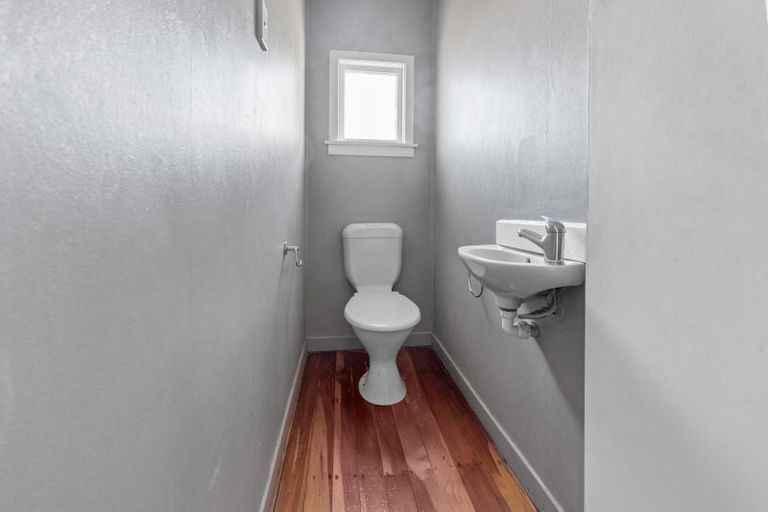 Photo of property in 15 York Crescent, Westown, New Plymouth, 4310