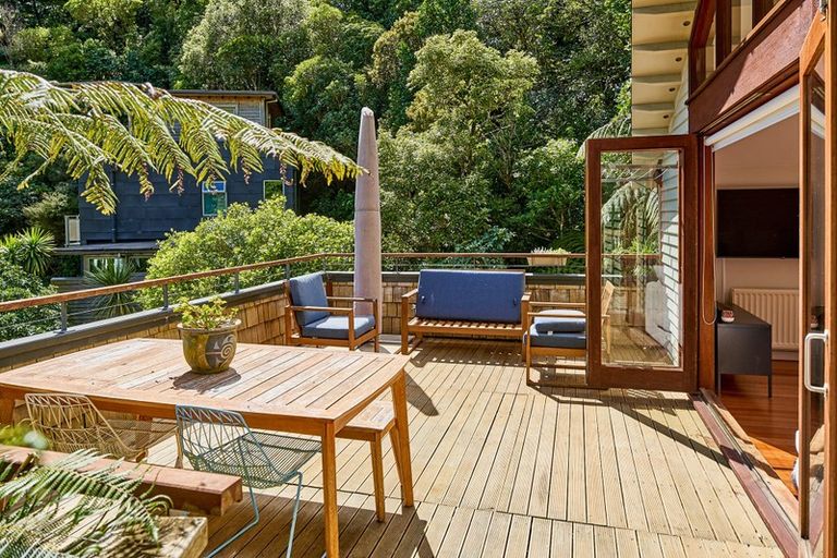 Photo of property in 1a Waitohu Road, York Bay, Lower Hutt, 5013