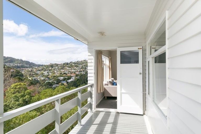 Photo of property in 2/27 Winston Street, Crofton Downs, Wellington, 6035