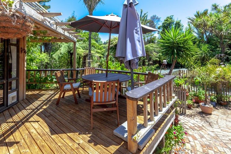 Photo of property in 2 Oxford Terrace, Coromandel, 3506