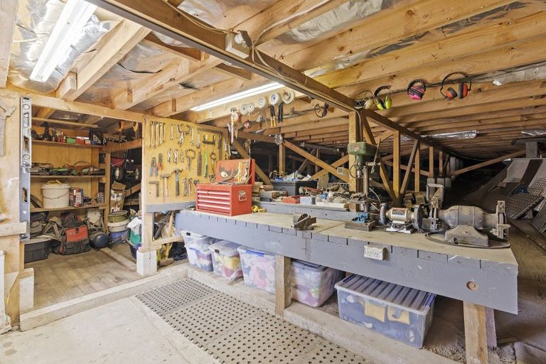 Photo of property in 42 Resolution Road, Welcome Bay, Tauranga, 3112