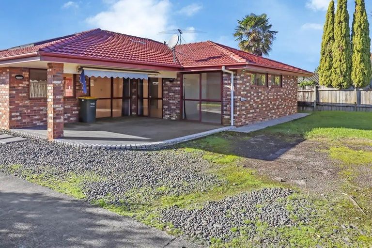 Photo of property in 593 Great South Road, Rosehill, Papakura, 2113