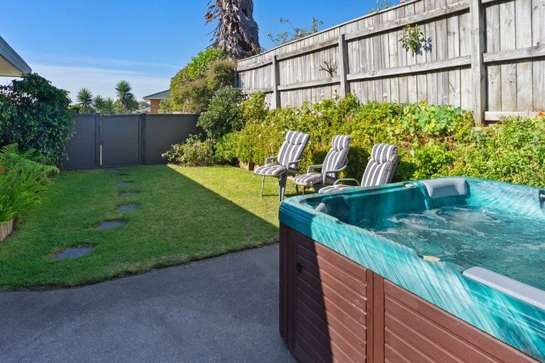 Photo of property in 4 Te Ropata Place, Waikanae Beach, Waikanae, 5036