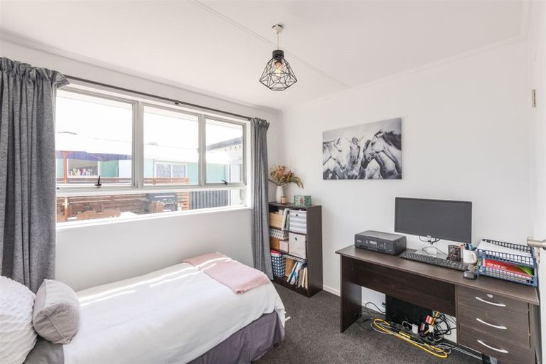 Photo of property in 22 Ruamahanga Crescent, Terrace End, Palmerston North, 4410