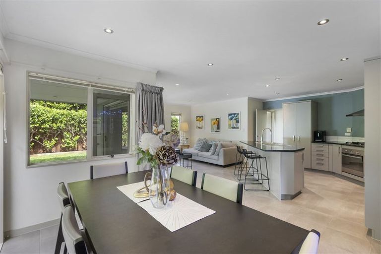 Photo of property in 7 Tranquility Rise, Mellons Bay, Auckland, 2014