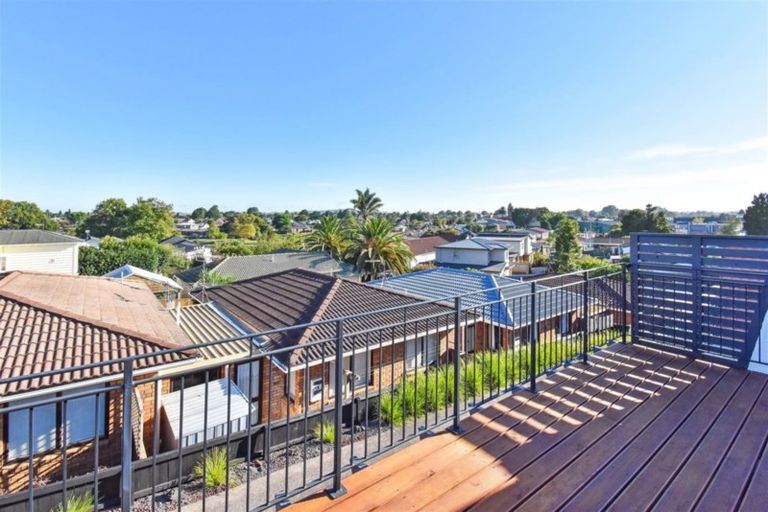 Photo of property in 2/8 Wood Street, Papakura, 2110